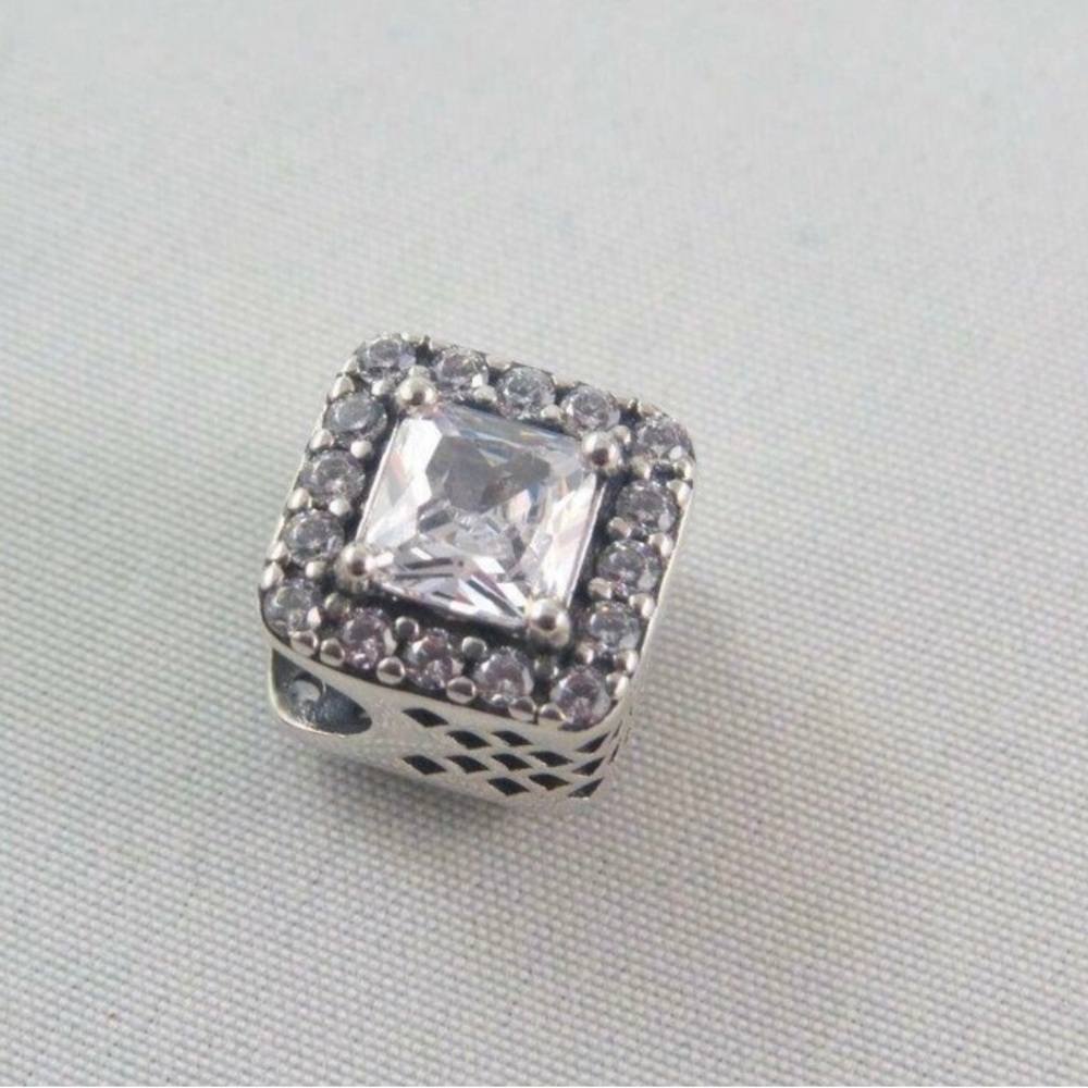 Pandora Radiance Charm Geometric Radiance Charm (FS17)